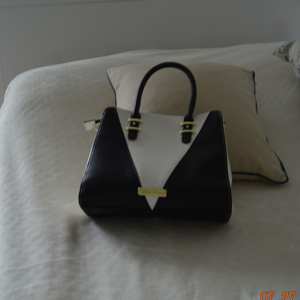 Steve Madden Luxurious looking Handbag